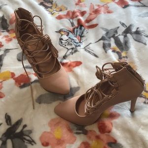 Fleshy pink high heel lace up shoes